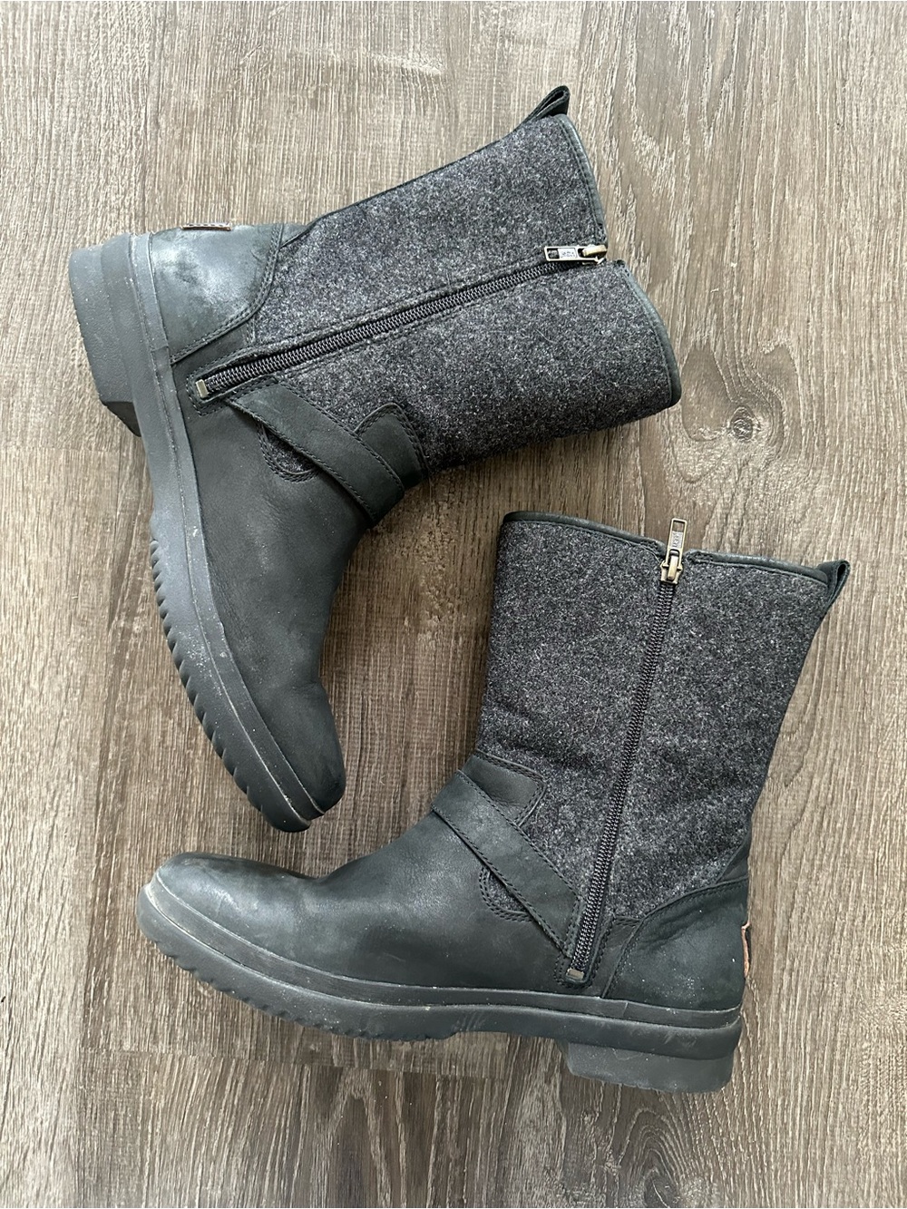 UGG Robbie Boots - Picture 7 of 9